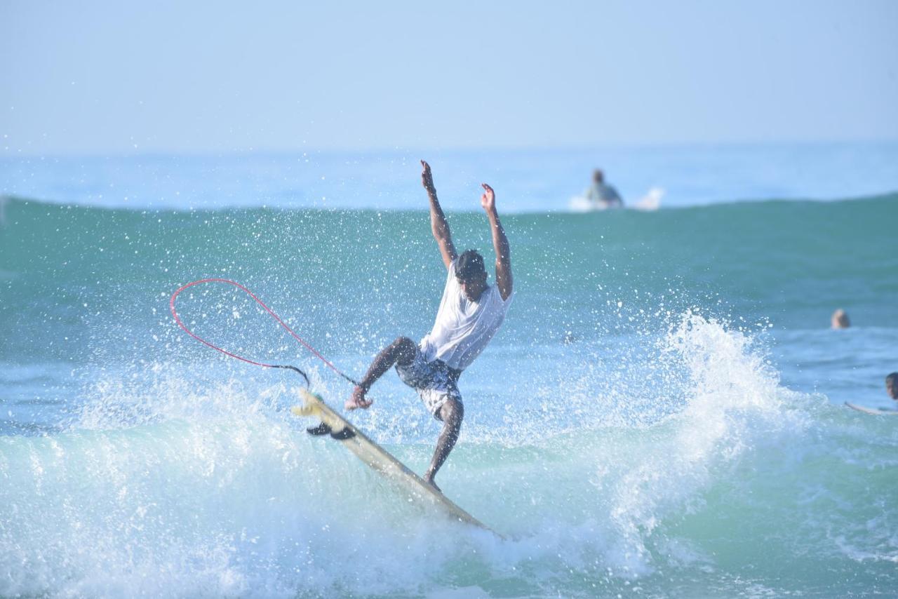 The Wave Surf Inn Midigama Kelet Kültér fotó